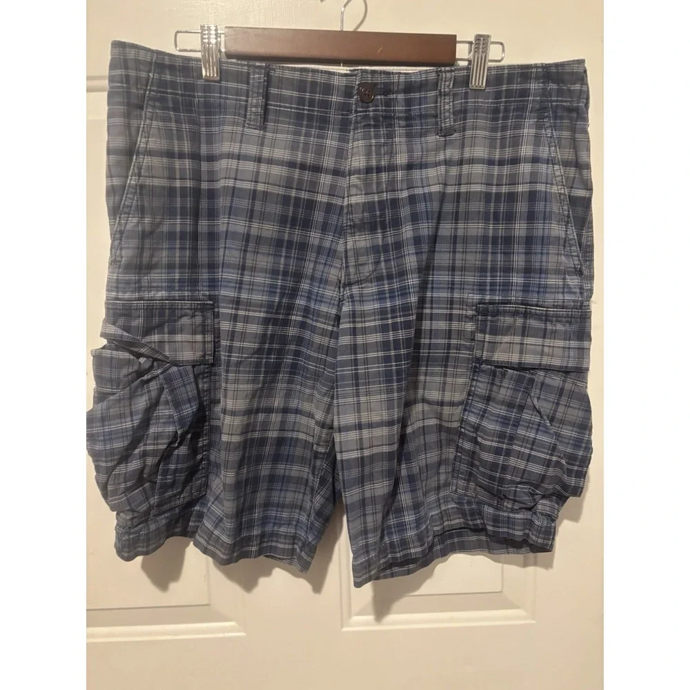 Eddie Bauer Shorts Men's Cargo Bermuda Size 36 Blue Plaid Outdoor Hiking